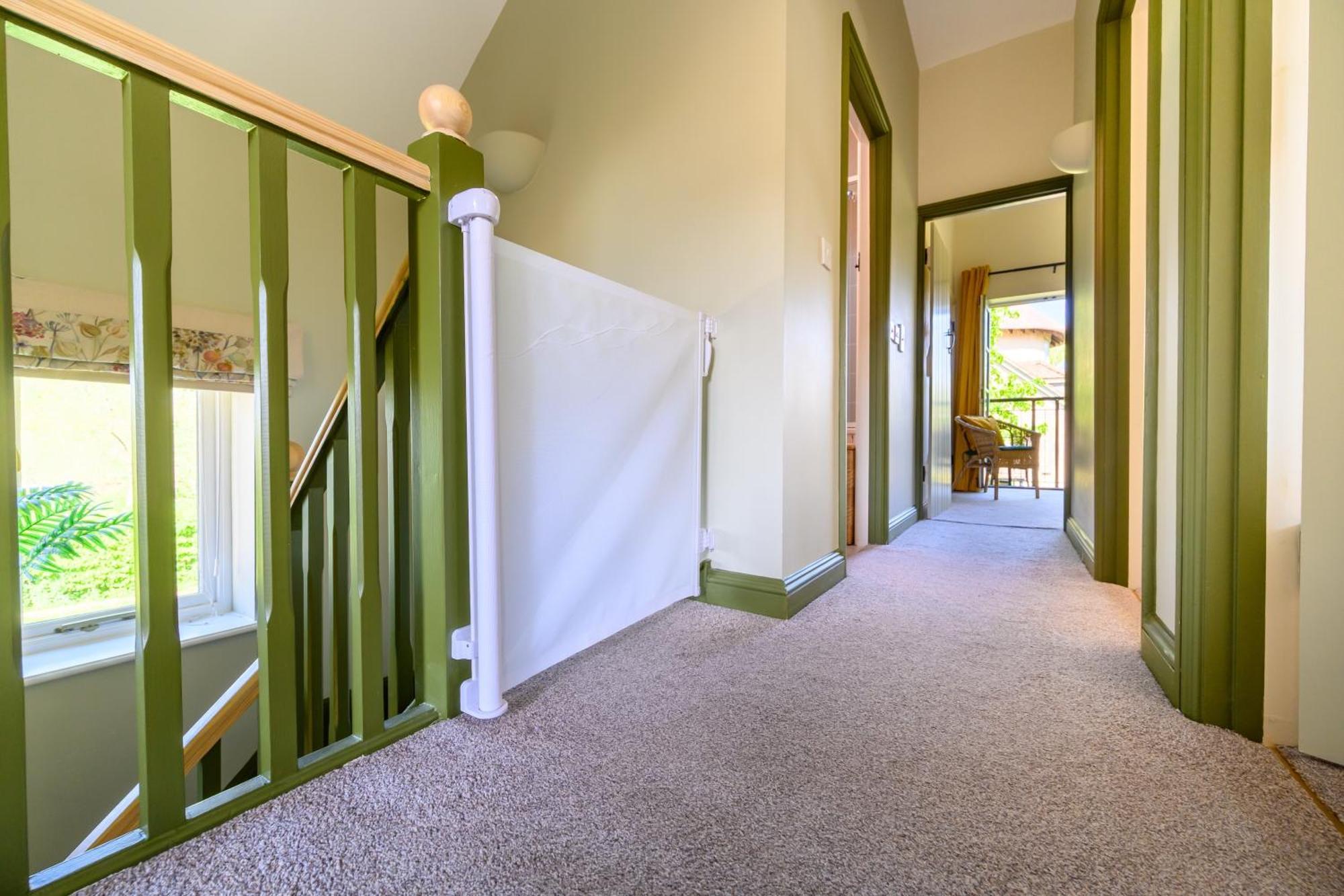 Cosy Cotswold Lodge: Family-Friendly Retreat with Spa and Heated Pools Ashton Keynes Exterior photo